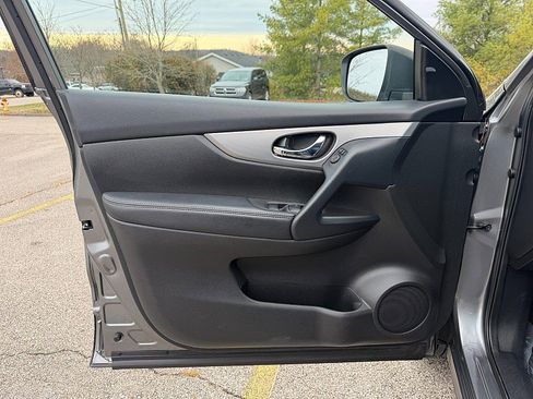 Used 2020 Nissan Rogue Sport SL image 11