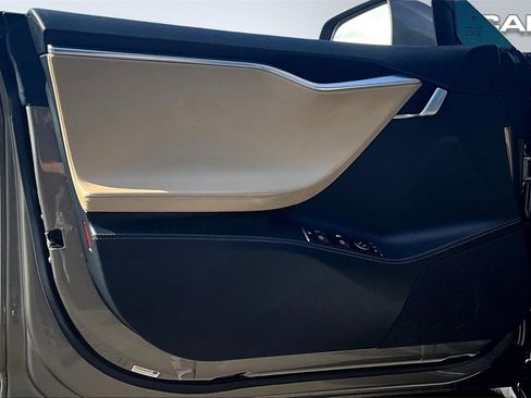 Used 2015 Tesla Model S 70D image 23