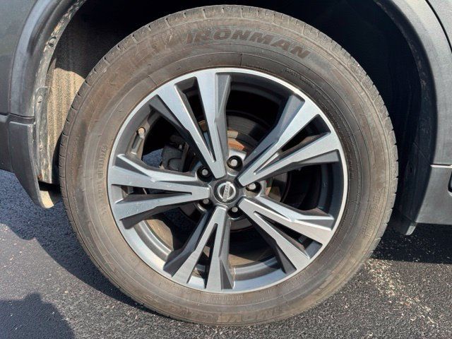 Used 2017 Nissan Rogue SL w/ SL Premium Package FWD image 10