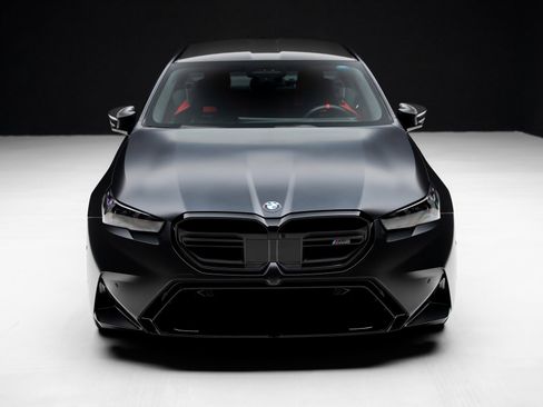 Used 2025 BMW M5 w/ Carbon Package image 5