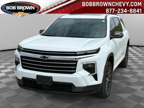 Certified 2025 Chevrolet Traverse LT w/ Sun and Wheel Package AWD/4WD image 1