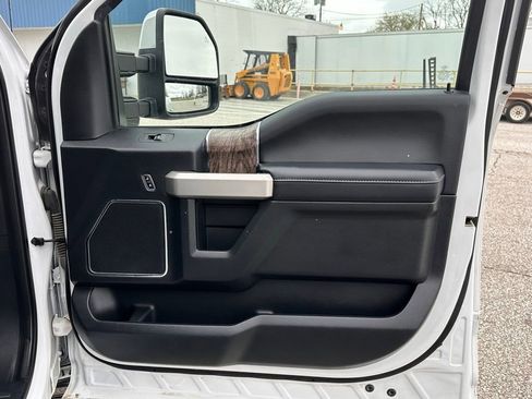 Used 2019 Ford F350 Lariat w/ Lariat Ultimate Package image 23