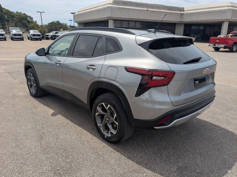 Certified 2024 Chevrolet Trax LT image 3