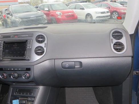 Used 2018 Volkswagen Tiguan Limited w/ Premium Package image 29