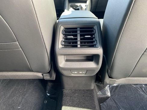 New 2025 Volkswagen Tiguan SE FWD image 58