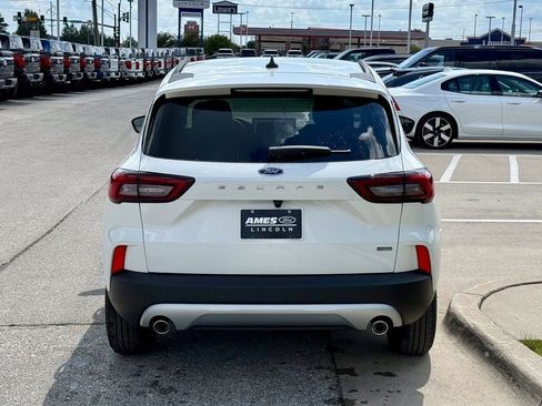 New 2025 Ford Escape SE image 4