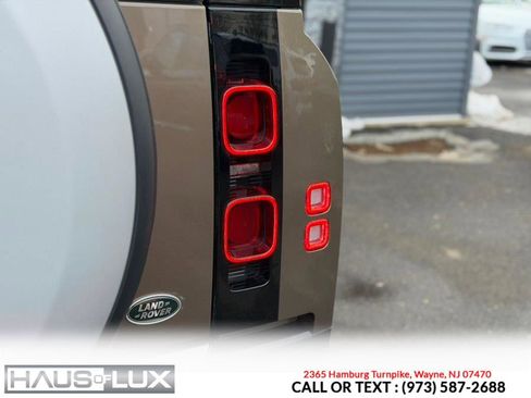Used 2022 Land Rover Defender 110 X-Dynamic SE image 36