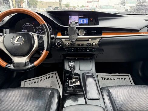 Used 2013 Lexus ES 300h w/ Luxury Pkg FWD image 27