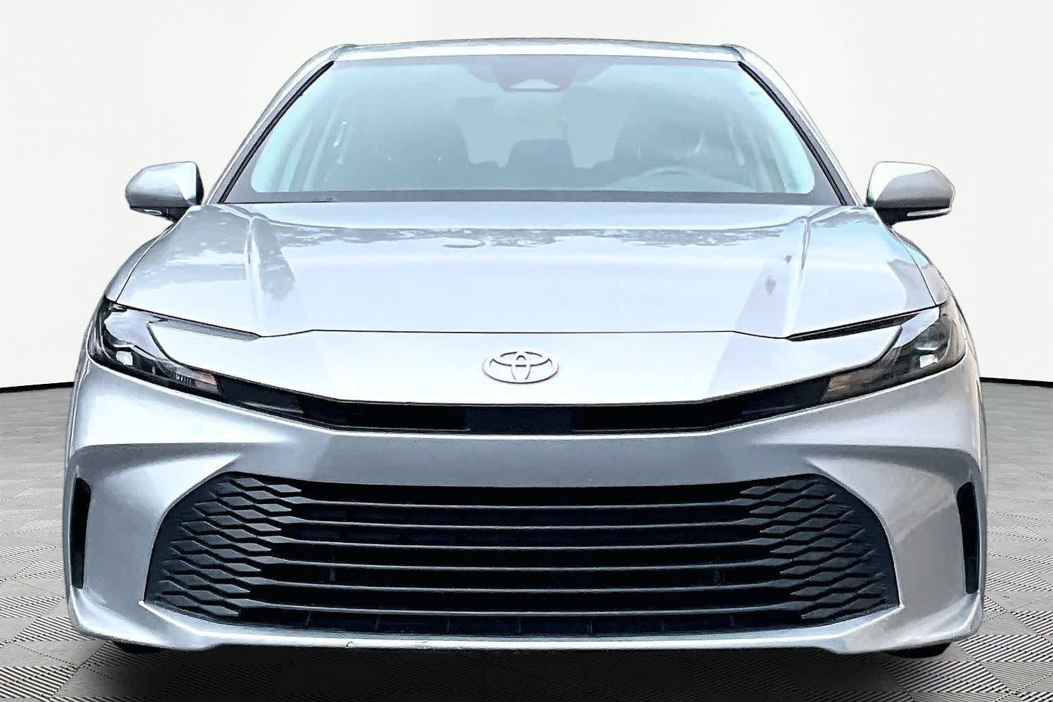 Used 2025 Toyota Camry LE FWD image 4