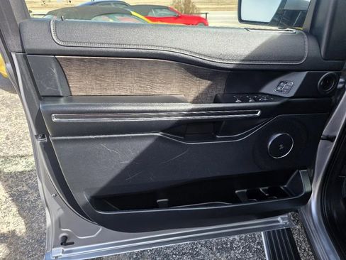 Used 2021 Ford Expedition Limited image 10