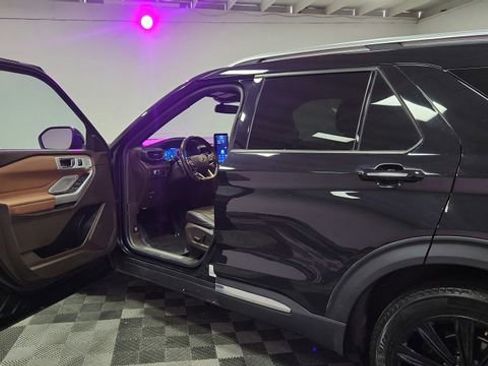 Used 2022 Ford Explorer King Ranch w/ Premium Technology Package image 17