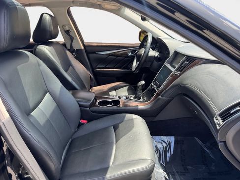 Used 2018 INFINITI Q50 Luxe w/ Essential Package (3.0T Luxe) AWD/4WD image 10