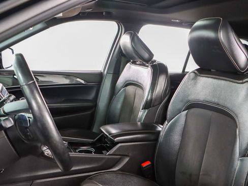 Used 2022 Jeep Grand Cherokee Altitude image 24