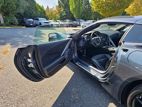 Used 2019 Chevrolet Corvette Stingray Coupe w/ Carbon Flash Badge Package image 17