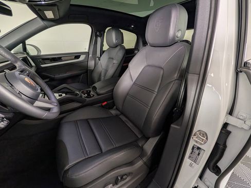 Certified 2026 Porsche Cayenne Coupe AWD/4WD image 5