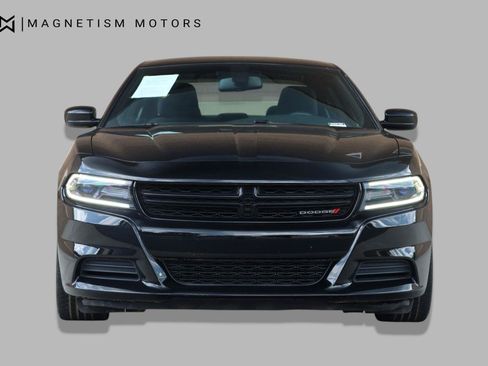 Used 2017 Dodge Charger SE w/ Power Sunroof Group RWD image 5