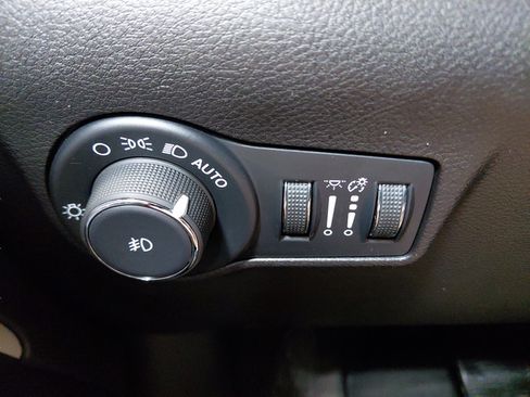 Used 2025 Jeep Compass Limited AWD/4WD image 38