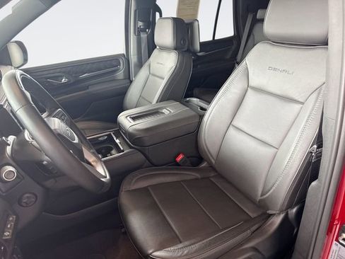 Used 2024 GMC Yukon Denali w/ Advanced Technology Package image 11