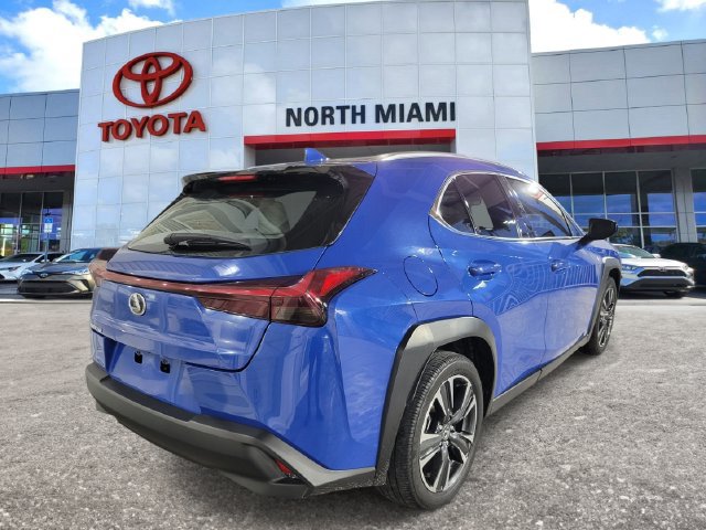 Used 2025 Lexus UX 300h FWD w/ Accessory Package (Z2) image 4