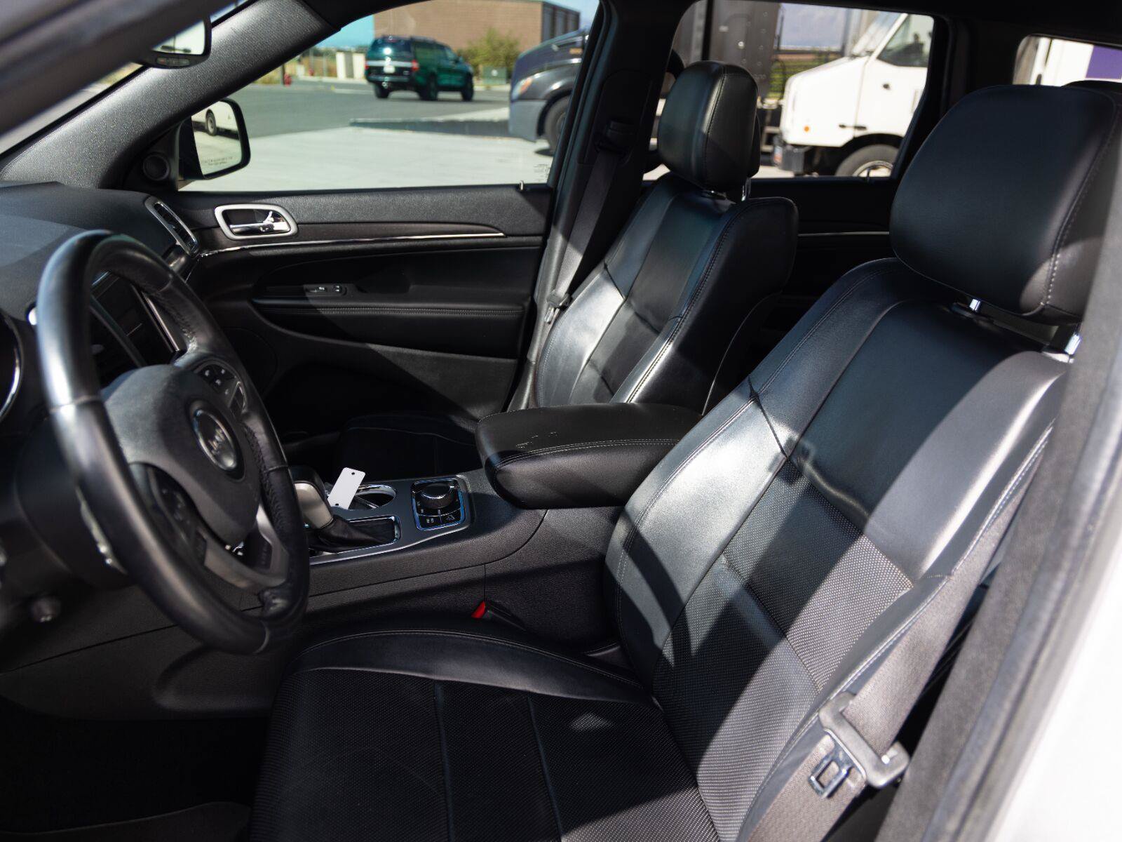 Used 2018 Jeep Grand Cherokee Limited w/ Luxury Group II AWD/4WD image 16
