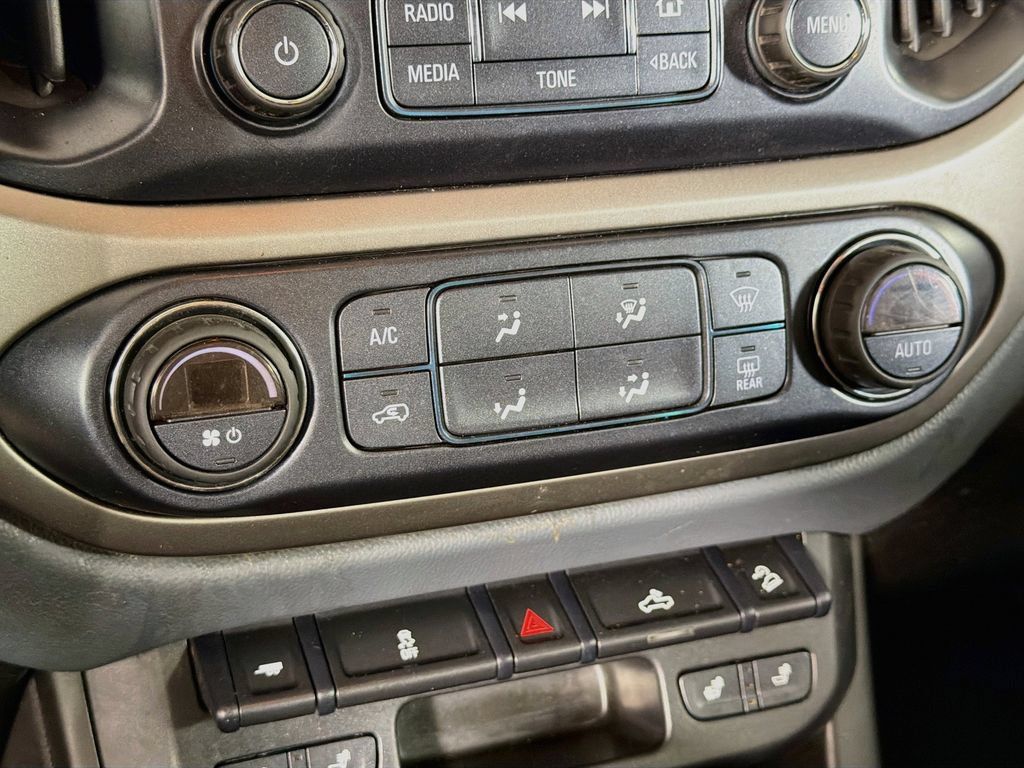 Used 2018 Chevrolet Colorado Z71 AWD/4WD image 16