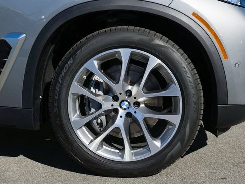 New 2026 BMW X5 xDrive50e image 9