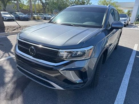 Used 2023 Volkswagen Taos SE w/ Black Wheel Package image 3