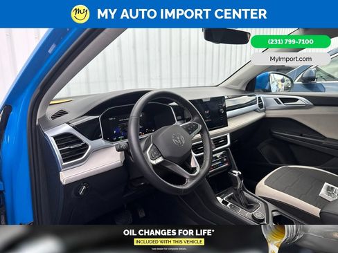 Used 2025 Volkswagen Taos SE w/ Panoramic Sunroof Package AWD/4WD image 8