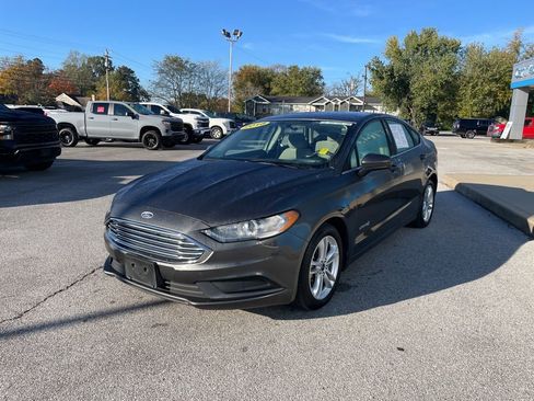 Used 2018 Ford Fusion S image 3