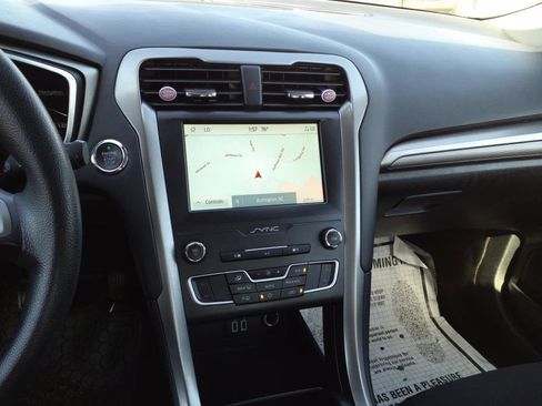 Used 2020 Ford Fusion SE image 18