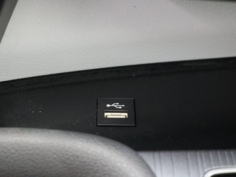 Used 2025 Toyota Sienna XLE FWD image 26