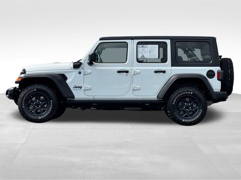 Used 2023 Jeep Wrangler Unlimited w/ Cold Weather Group AWD/4WD image 4
