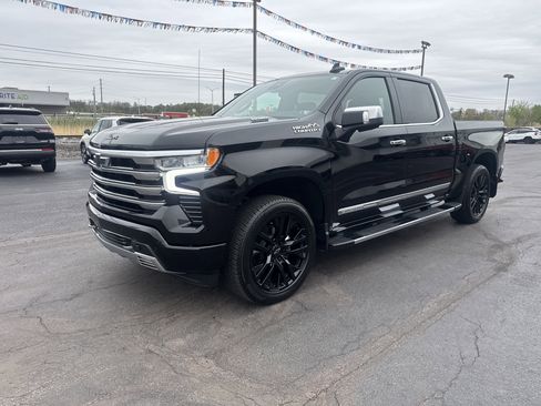 Used 2025 Chevrolet Silverado 1500 High Country w/ Technology Package AWD/4WD image 8