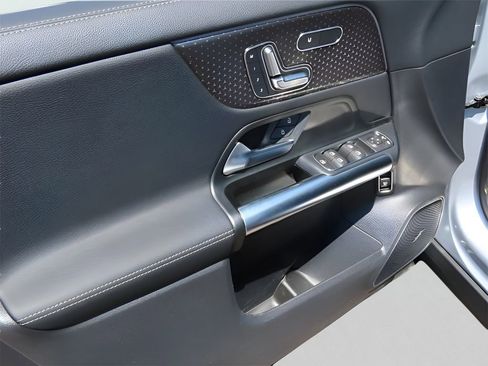 Certified 2025 Mercedes-Benz GLA 250 4MATIC image 48