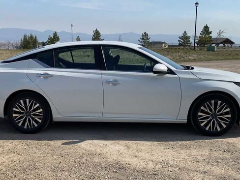 Used 2023 Nissan Altima 2.5 SV FWD image 9