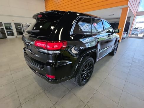 Used 2019 Jeep Grand Cherokee Altitude AWD/4WD image 8