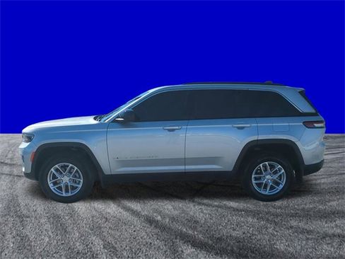 Used 2025 Jeep Grand Cherokee Laredo X image 7