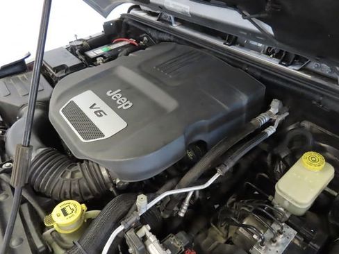 Used 2017 Jeep Wrangler Unlimited Sahara AWD/4WD image 35