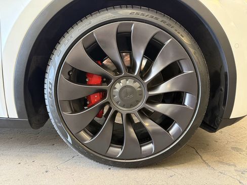 Used 2021 Tesla Model Y Performance AWD/4WD image 29