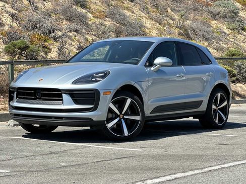 Used 2024 Porsche Macan image 1