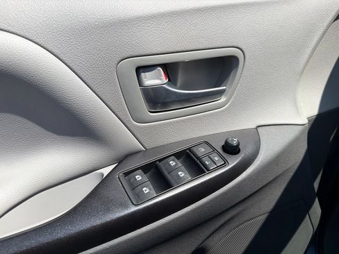 Used 2016 Toyota Sienna LE FWD image 26