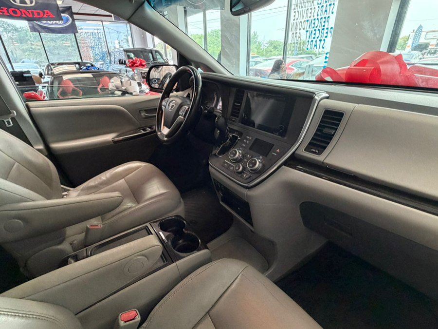 Used 2016 Toyota Sienna XLE w/ XLE Navigation Package AWD/4WD image 52