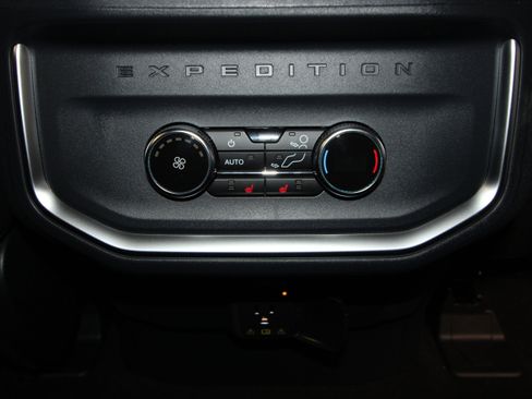 New 2026 Ford Expedition Tremor image 25