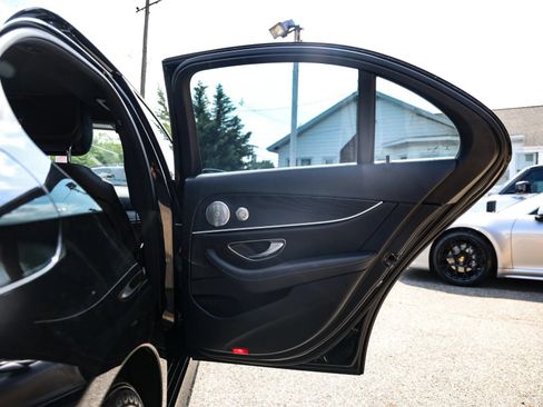 Used 2019 Mercedes-Benz E 300 4MATIC image 29