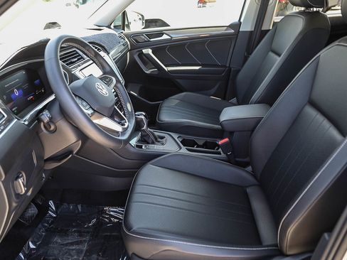 Used 2022 Volkswagen Tiguan SE FWD image 17