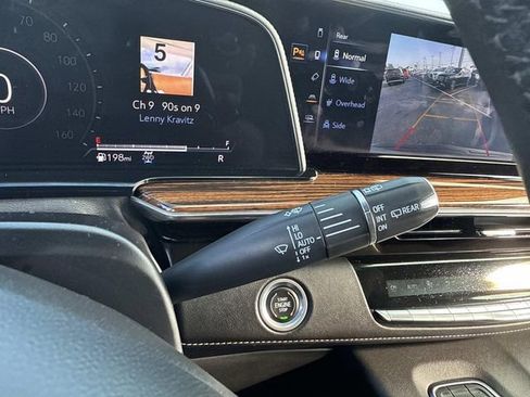 Used 2023 Cadillac Escalade Premium Luxury image 36