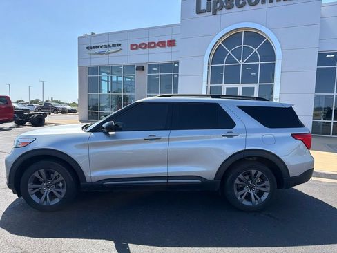 Used 2023 Ford Explorer XLT w/ Equipment Group 202A AWD/4WD image 2
