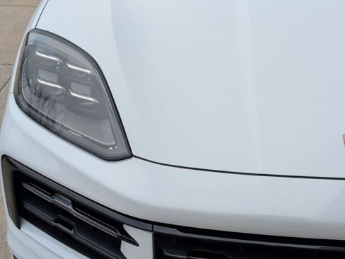 Certified 2025 Porsche Cayenne Coupe image 12