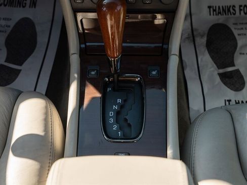 Used 1999 Cadillac Seville SLS w/ Personalization Pkg FWD image 27