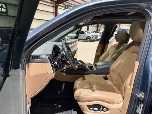 Used 2019 Porsche Cayenne AWD/4WD image 13